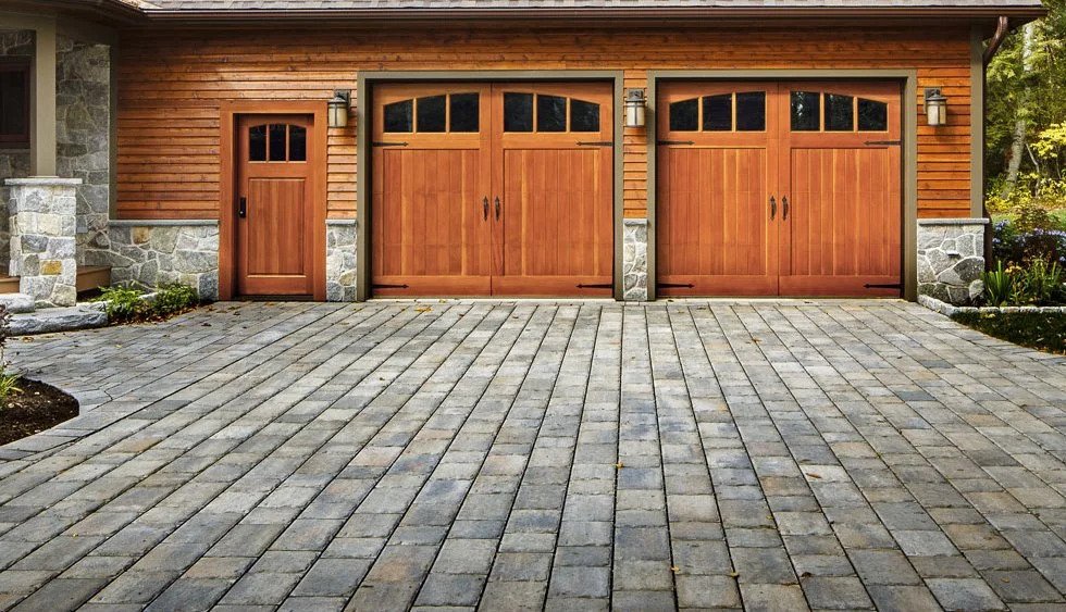 Custom interlocking driveway in Richmond Hill by KANU Interlocking