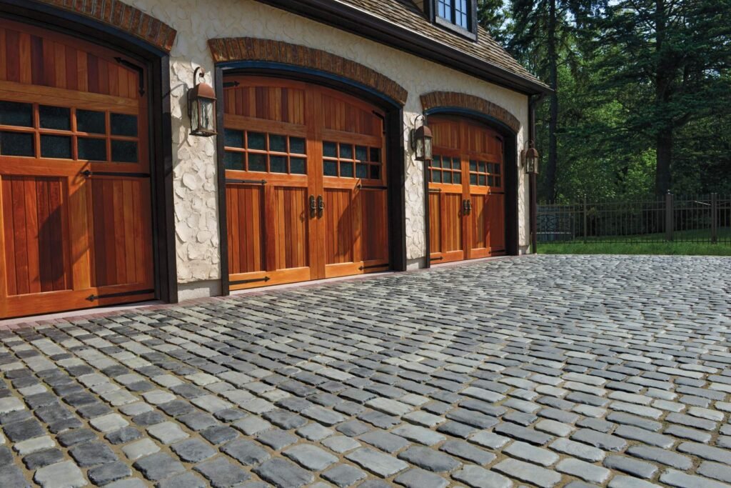 Custom interlocking driveway in Brampton by KANU Interlocking