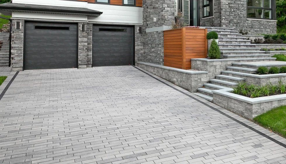 Custom interlocking driveway in North York by KANU Interlocking
